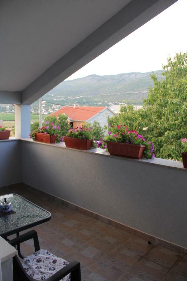 Holiday Home Flora Mostar Extérieur photo