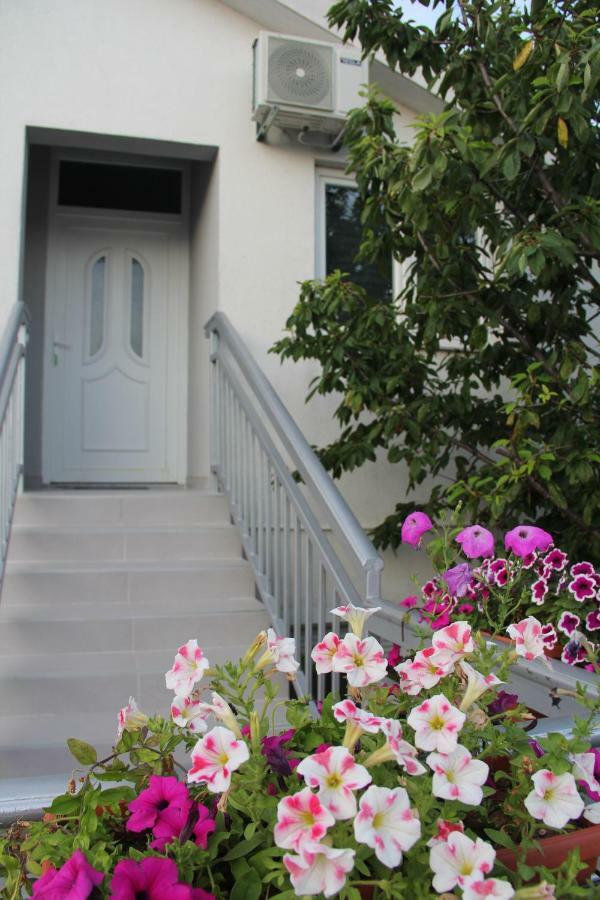 Holiday Home Flora Mostar Extérieur photo