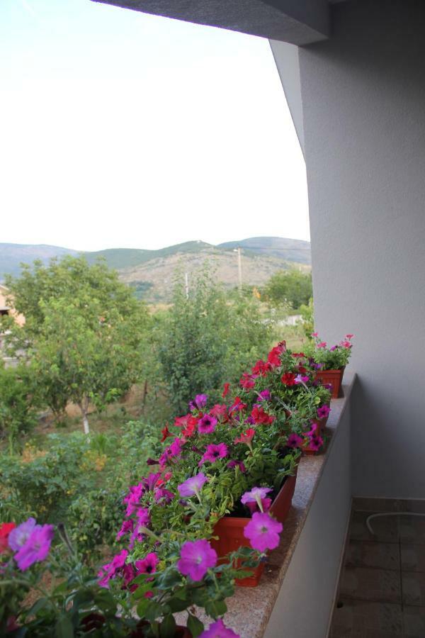 Holiday Home Flora Mostar Extérieur photo