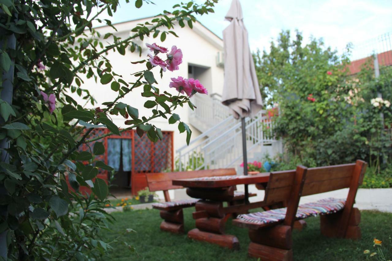 Holiday Home Flora Mostar Extérieur photo
